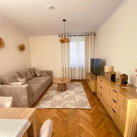 Sunny تشينستوخوفا