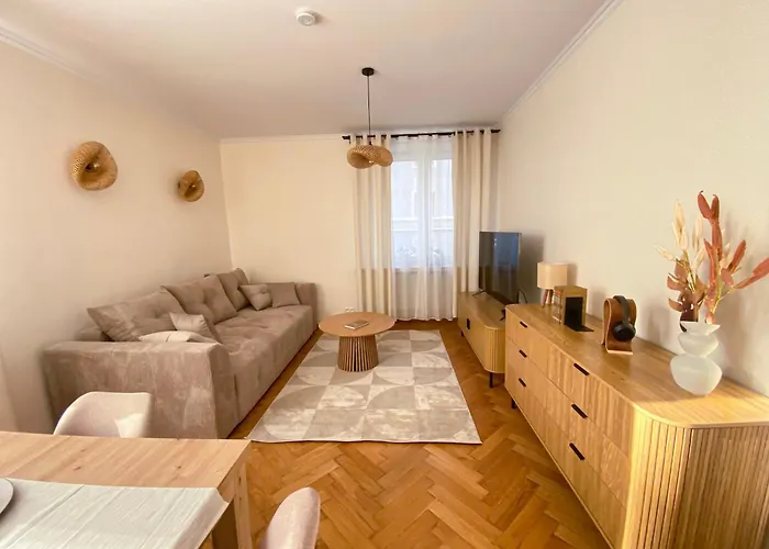 Sunny تشينستوخوفا